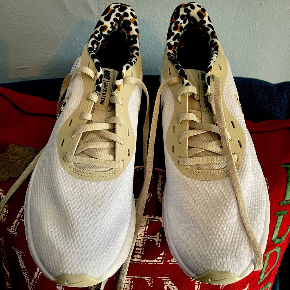 Women’s Nike Revolution, size 10